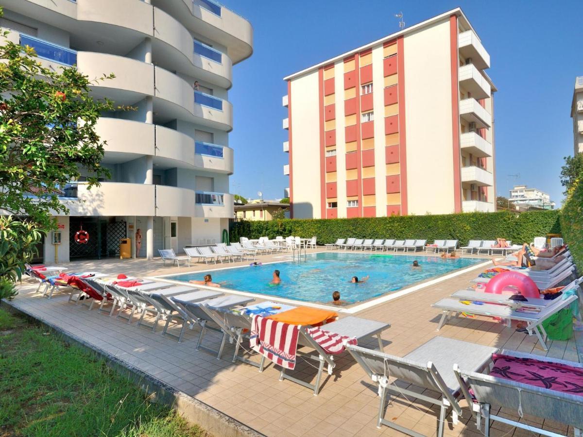 Apartment In Spiaggia With Communal Pool *
